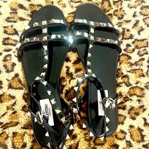 🖤Valentino Garavani Rockstud Rubber Sandals Made in Italy size 9 Black Gold💛 39